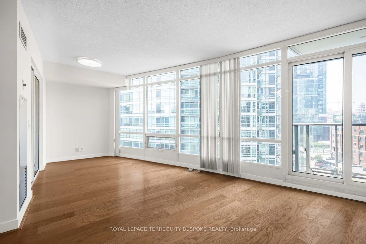 373 Front Street W, #1002