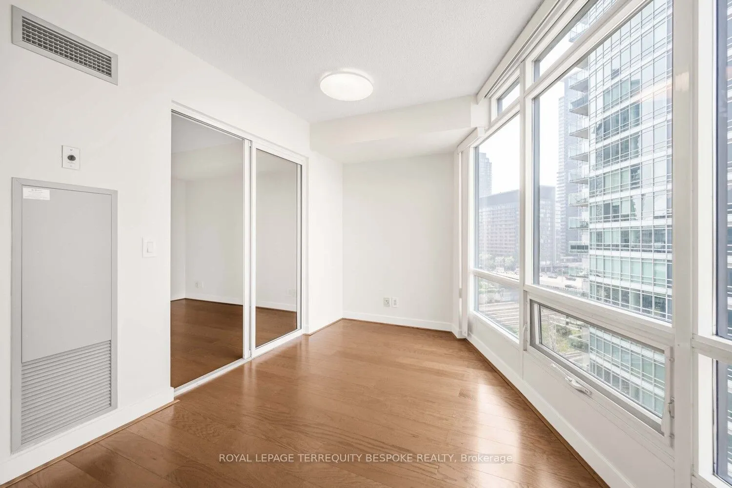 373 Front Street W, #1002