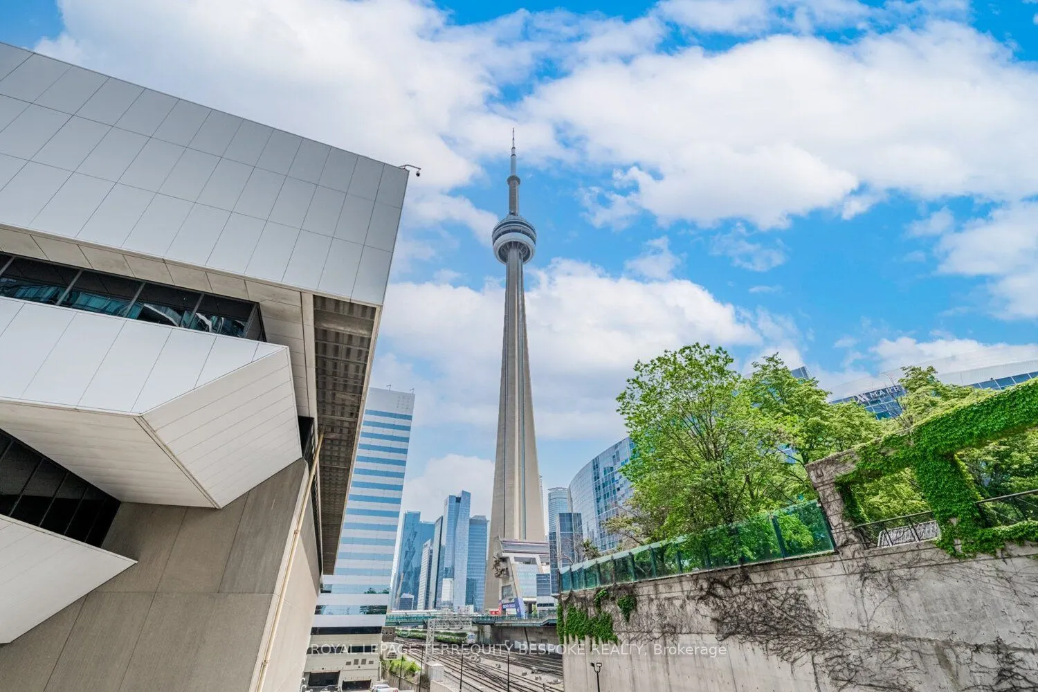 373 Front Street W, #1002