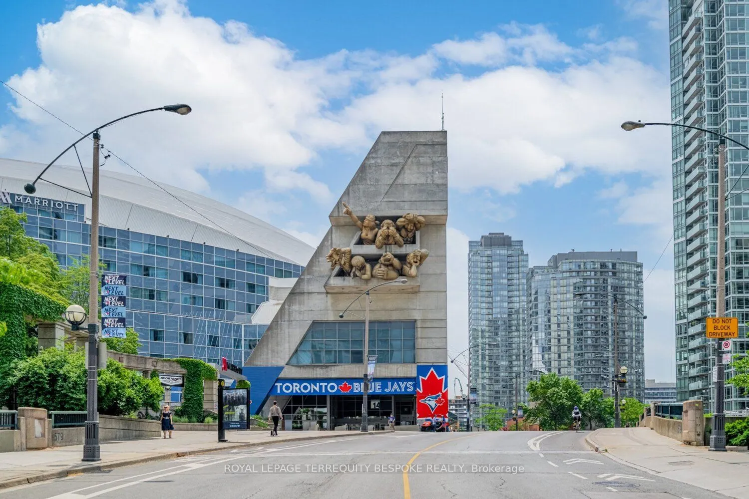 373 Front Street W, #1002