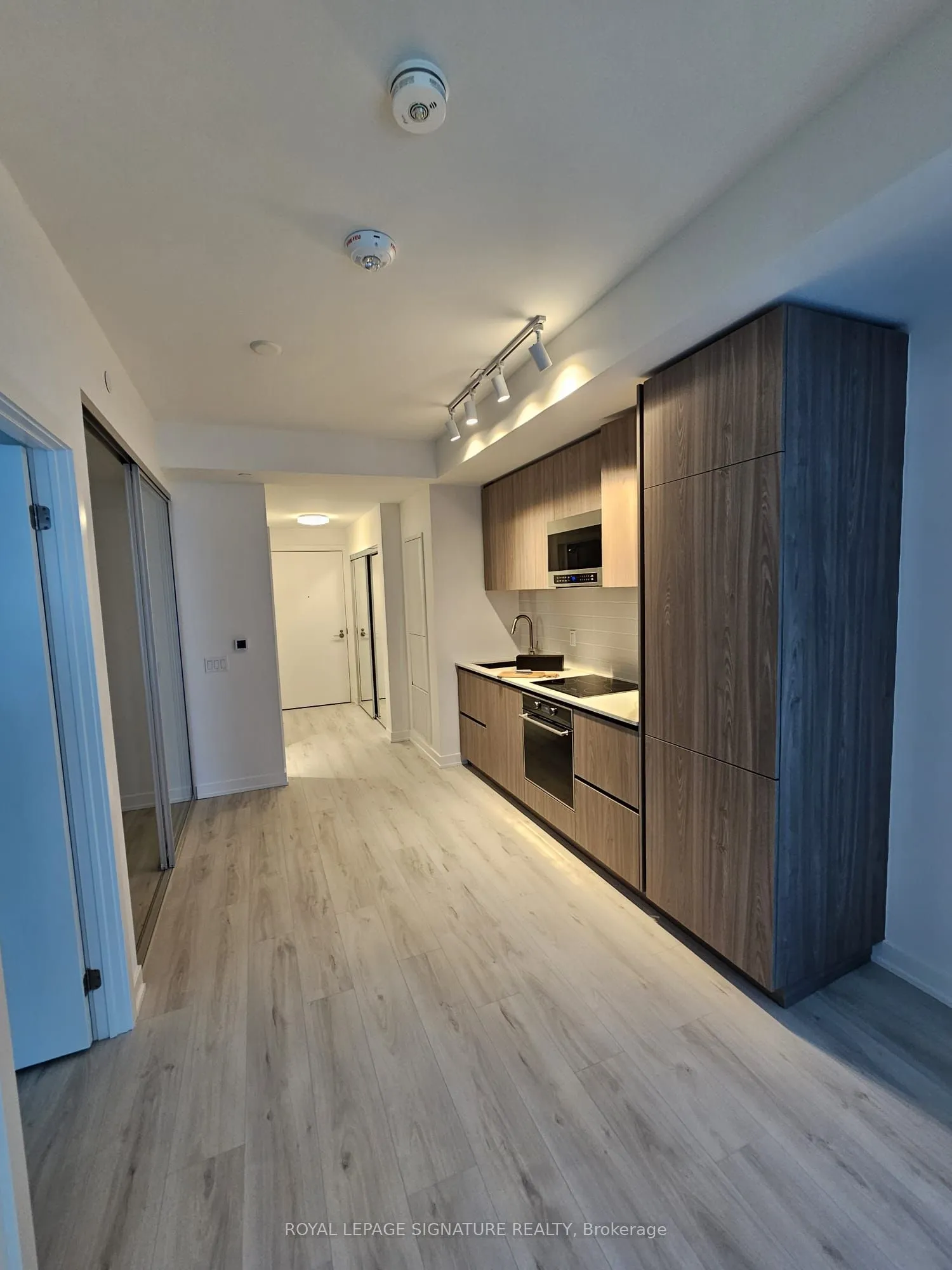 110 Broadway Avenue, #1004