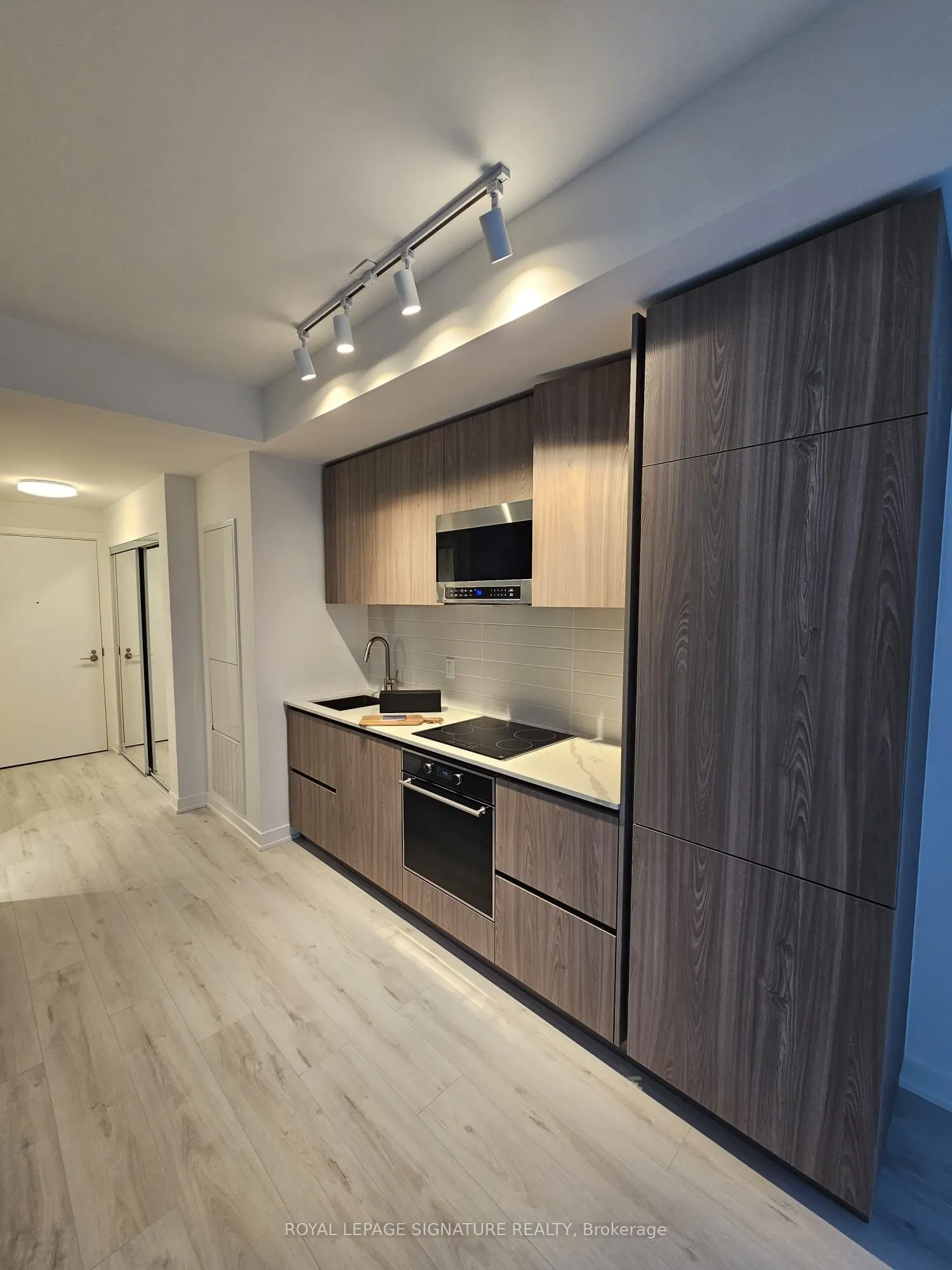 110 Broadway Avenue, #1004