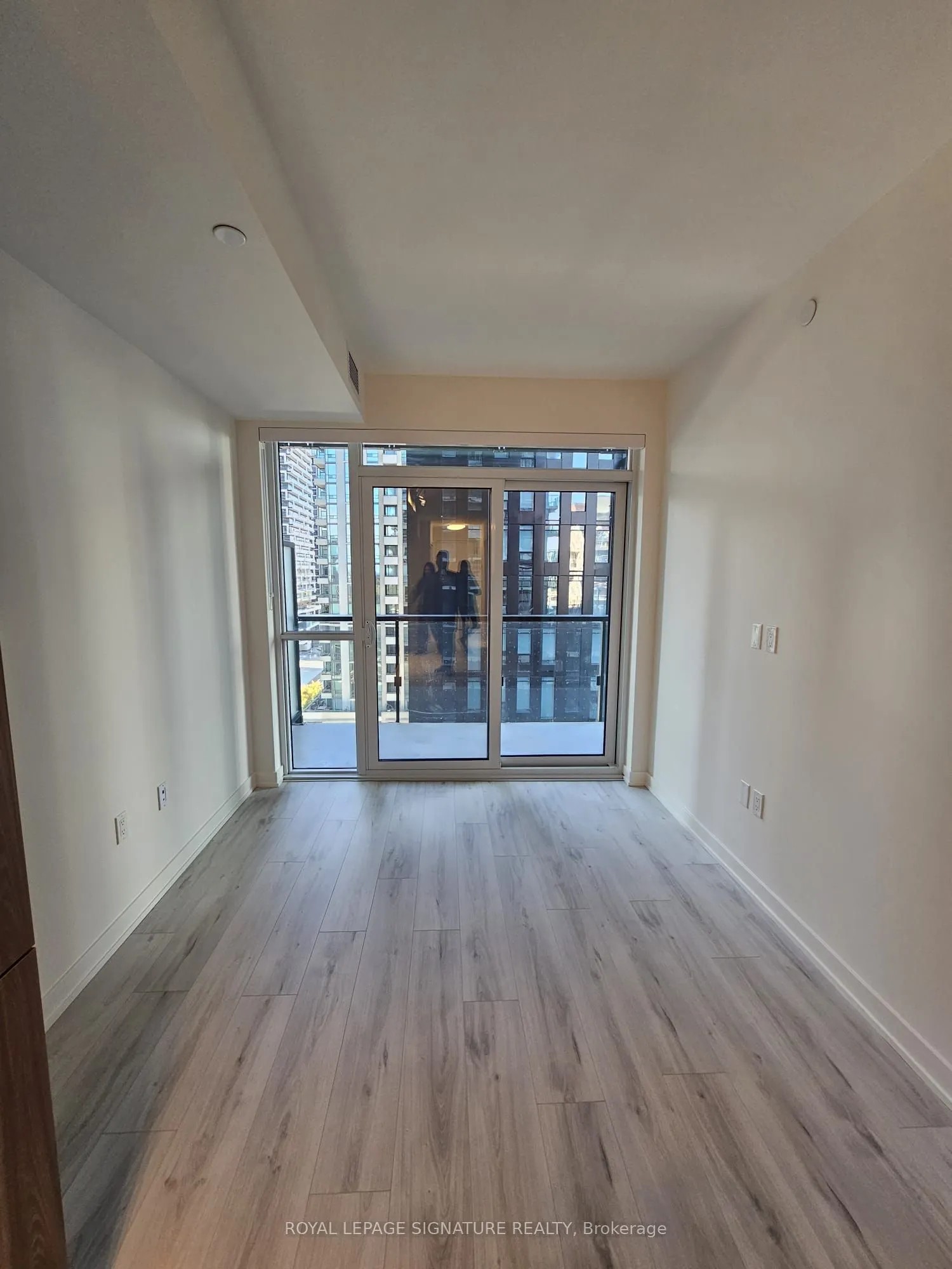 110 Broadway Avenue, #1004