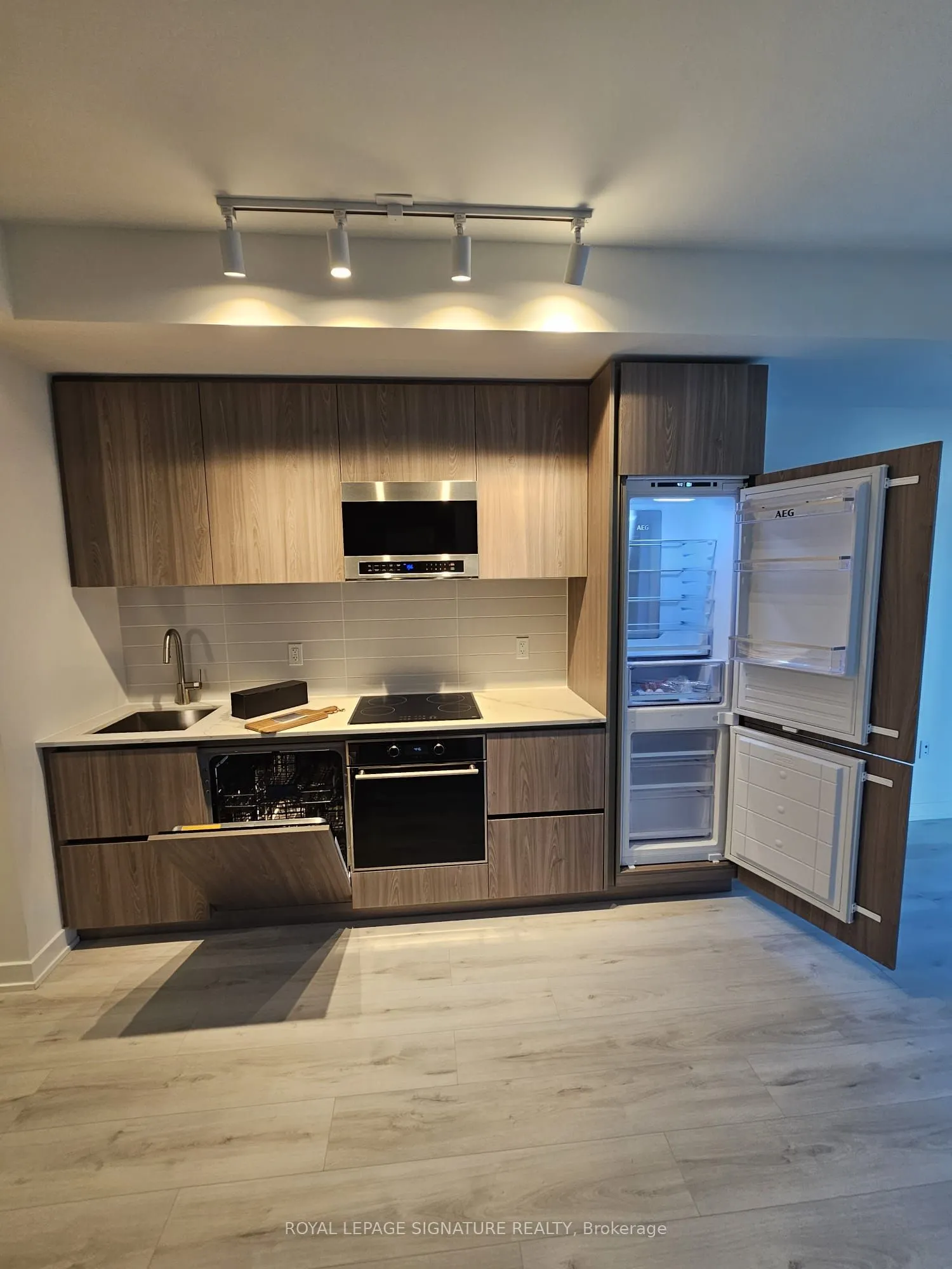 110 Broadway Avenue, #1004