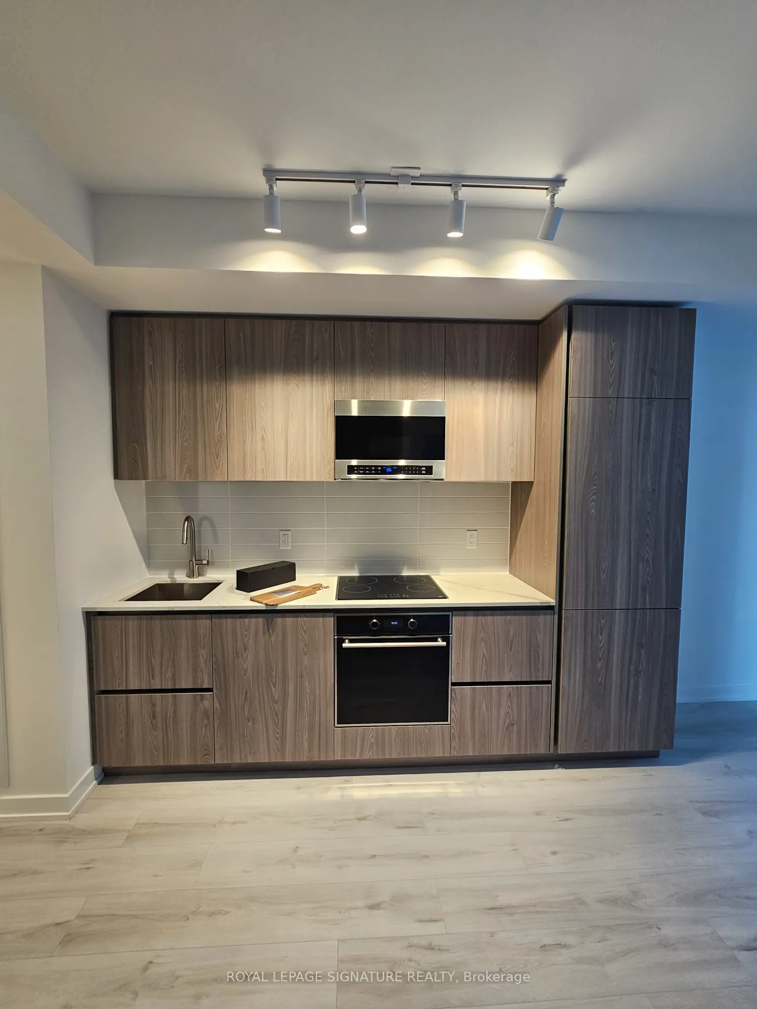 110 Broadway Avenue, #1004