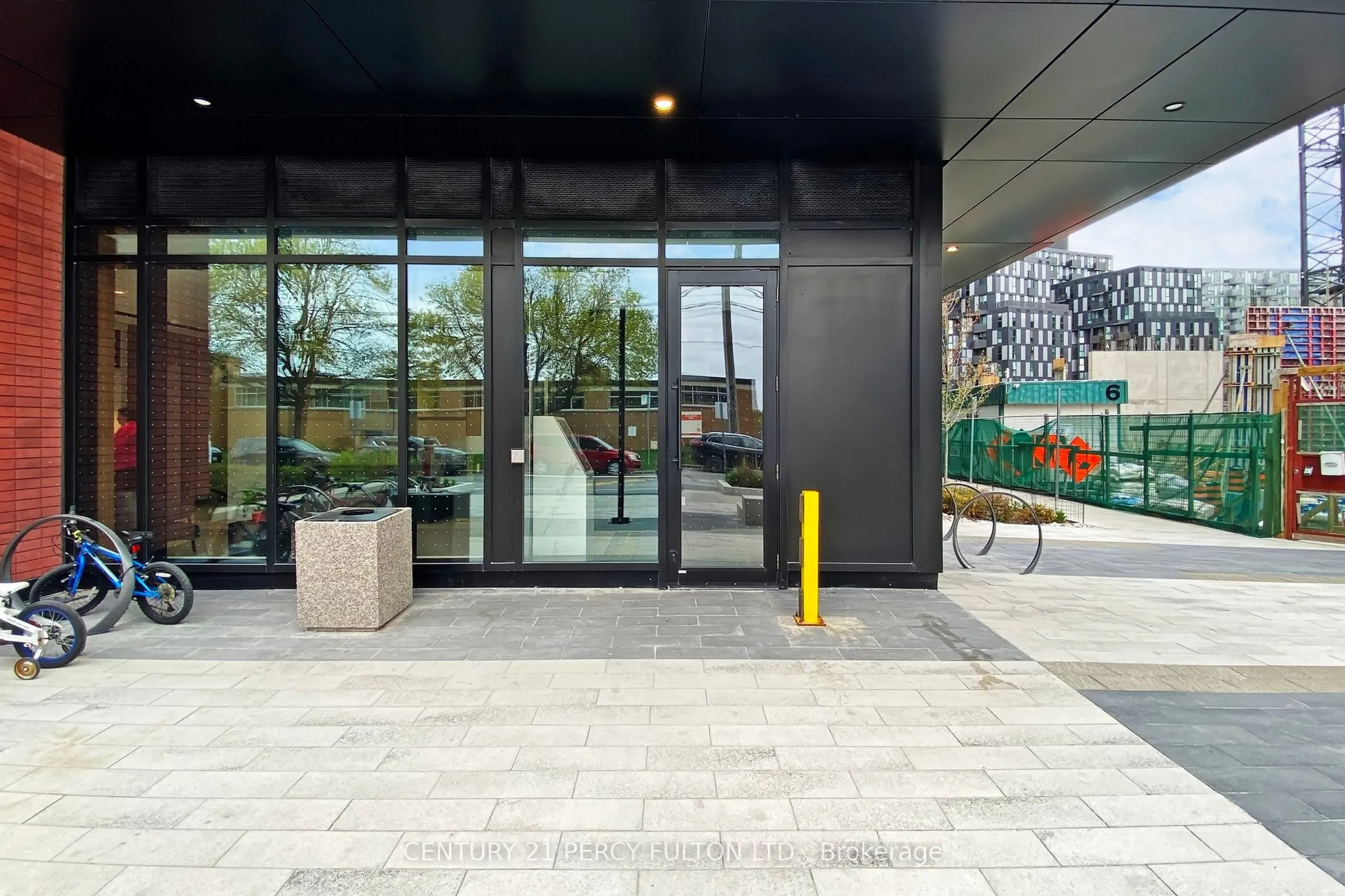 8 Tippett Road, #1305