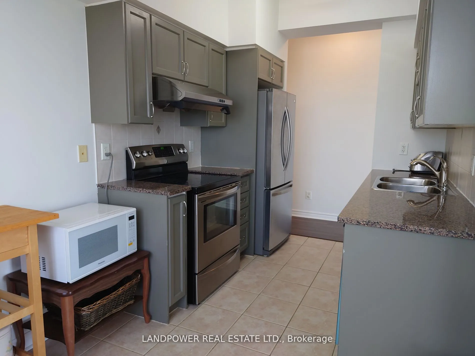 18 Kenaston Gardens, #1802