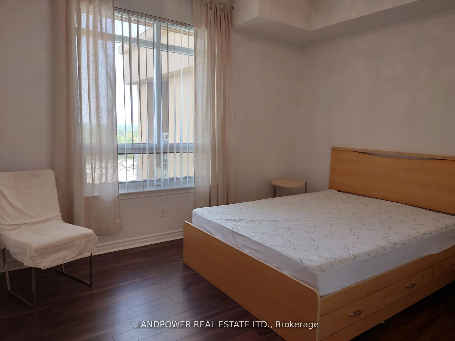 18 Kenaston Gardens, #1802