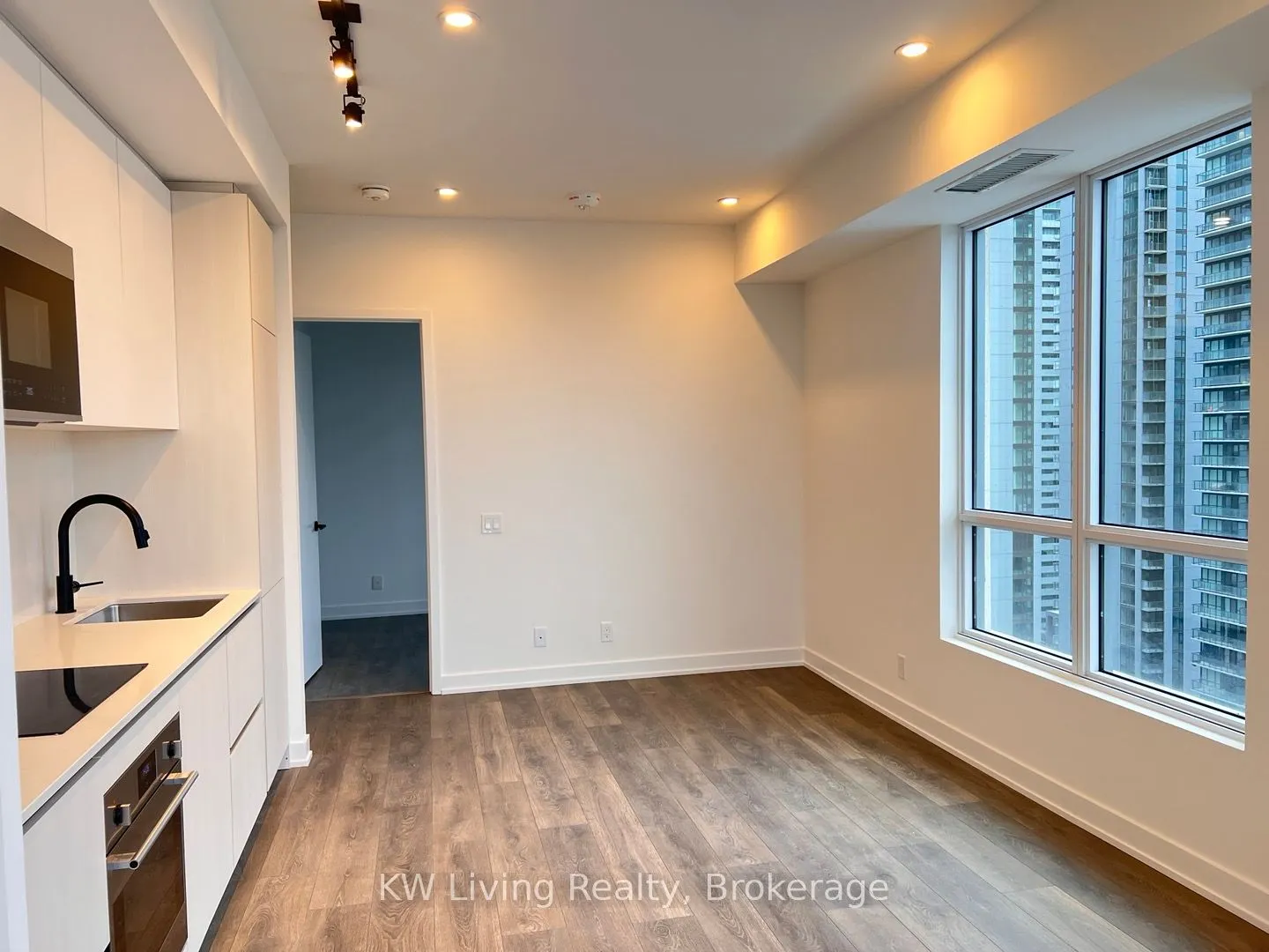 108 Peter Street, #3010