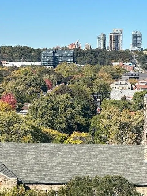 571 Bloor Street W, #2105A