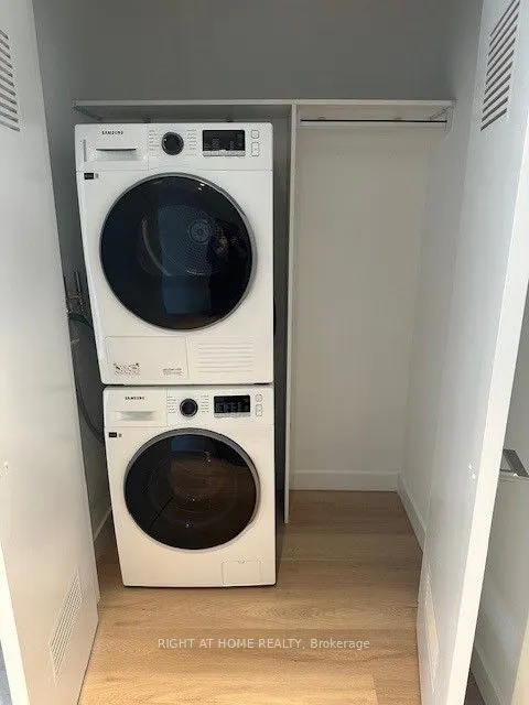 571 Bloor Street W, #2105A