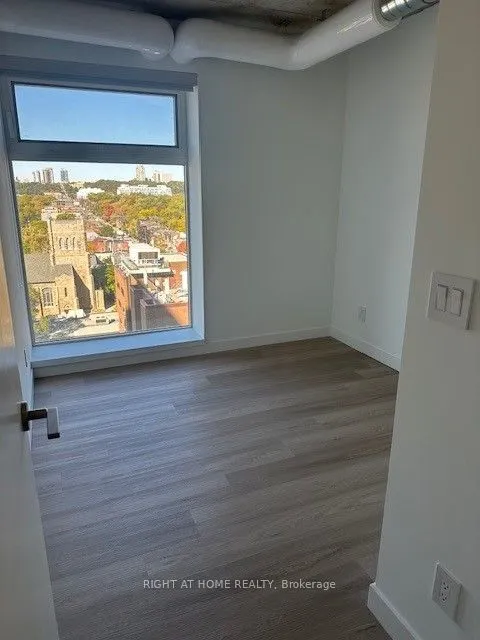 571 Bloor Street W, #2105A