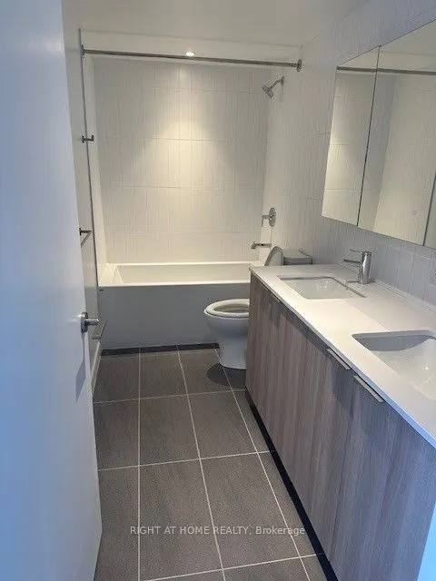 571 Bloor Street W, #2105A