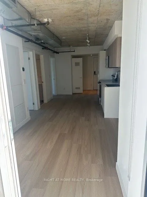 571 Bloor Street W, #2105A