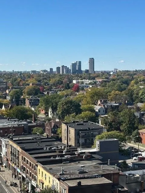 571 Bloor Street W, #2105A