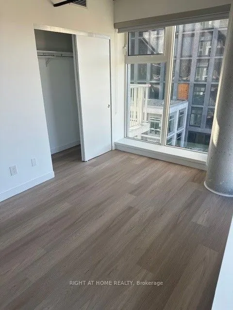 571 Bloor Street W, #2105A