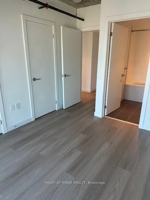 571 Bloor Street W, #2101A