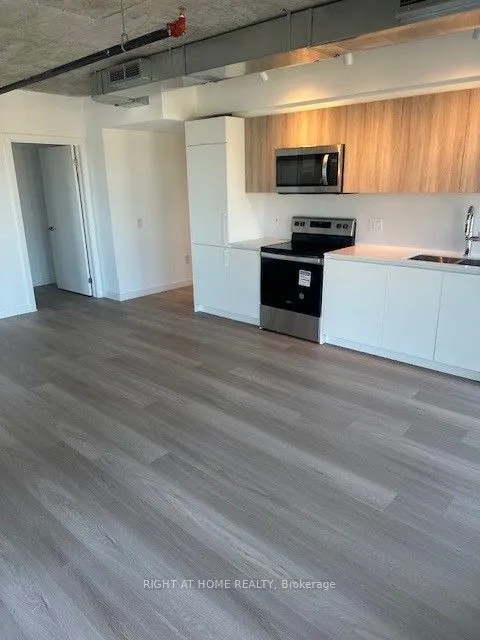 571 Bloor Street W, #2101A