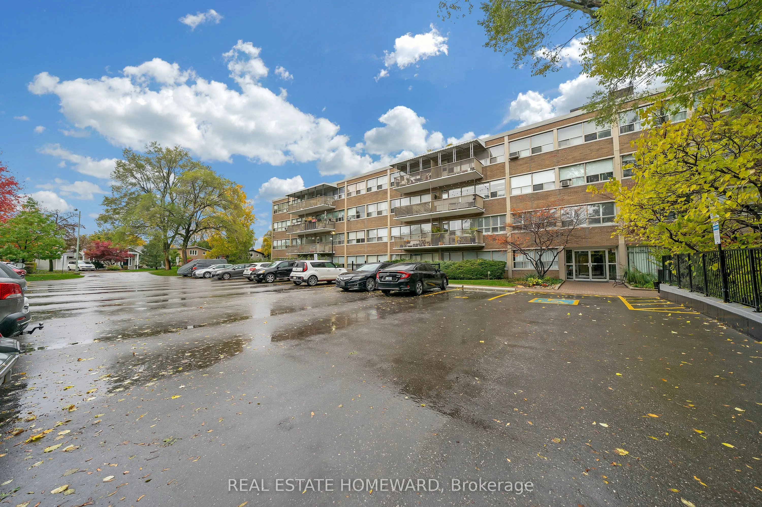 160 The Donway W, #306