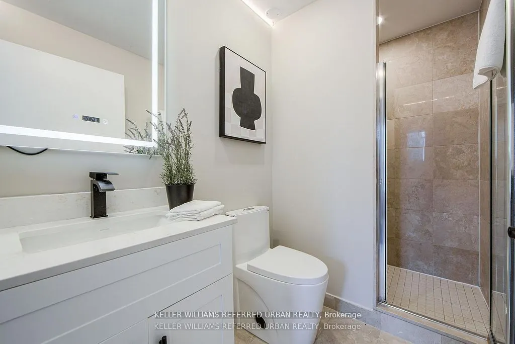 218 Queens Quay W, #2501