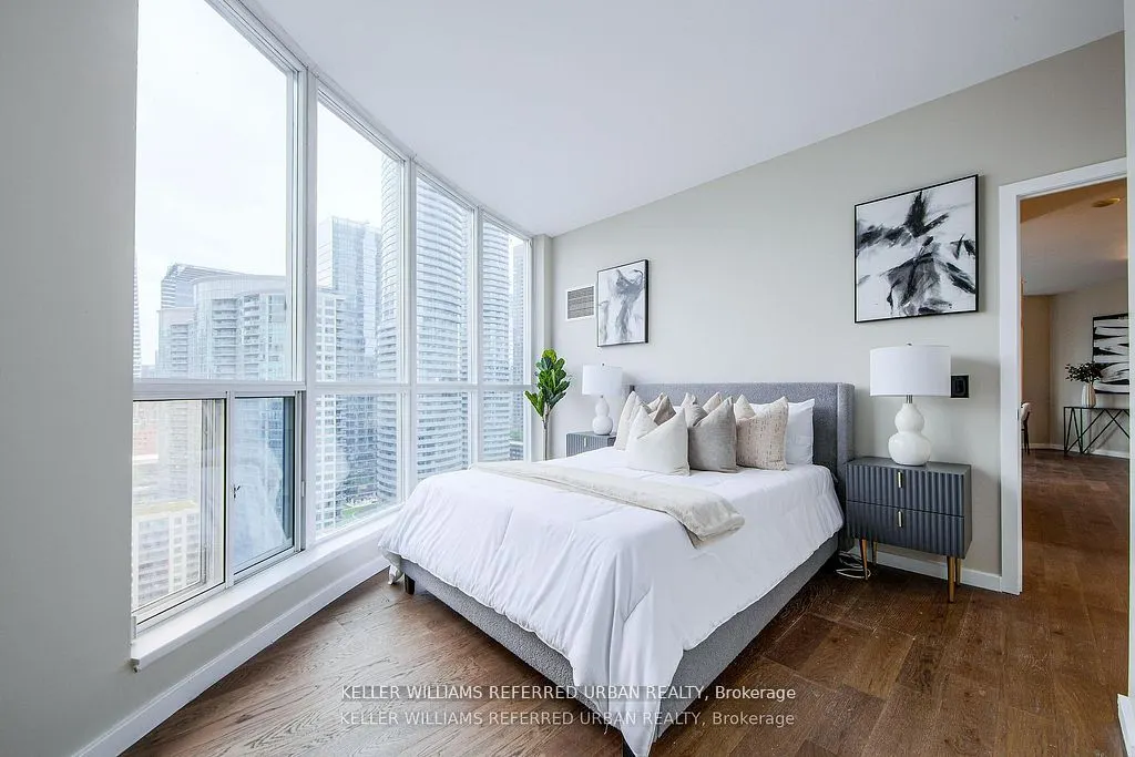 218 Queens Quay W, #2501