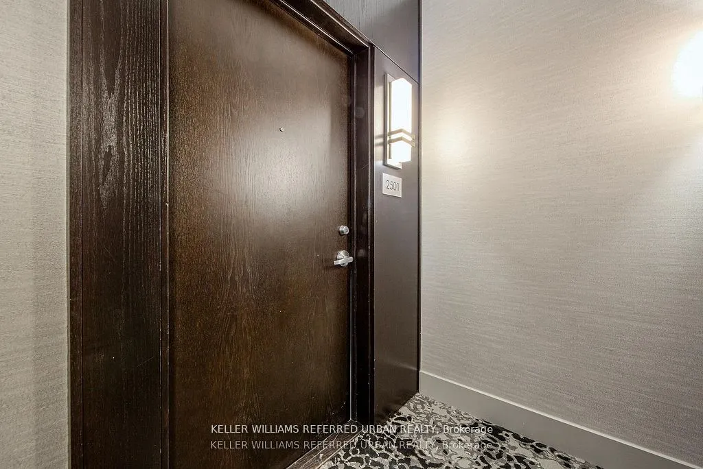 218 Queens Quay W, #2501