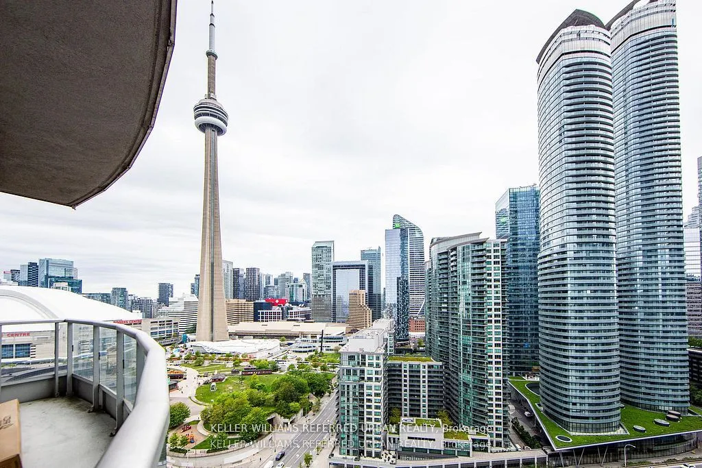 218 Queens Quay W, #2501