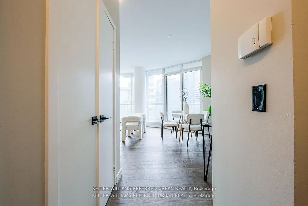 218 Queens Quay W, #2501