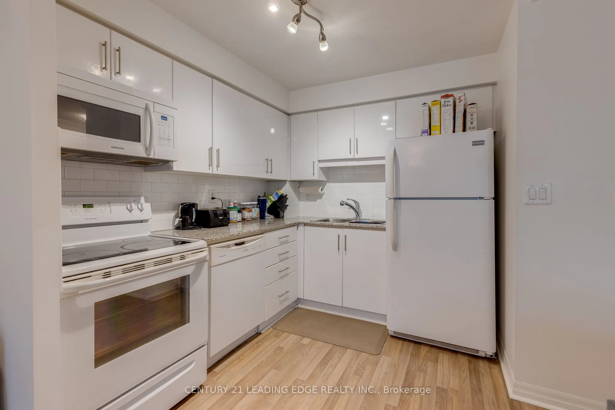 2035 Sheppard Avenue E, #216