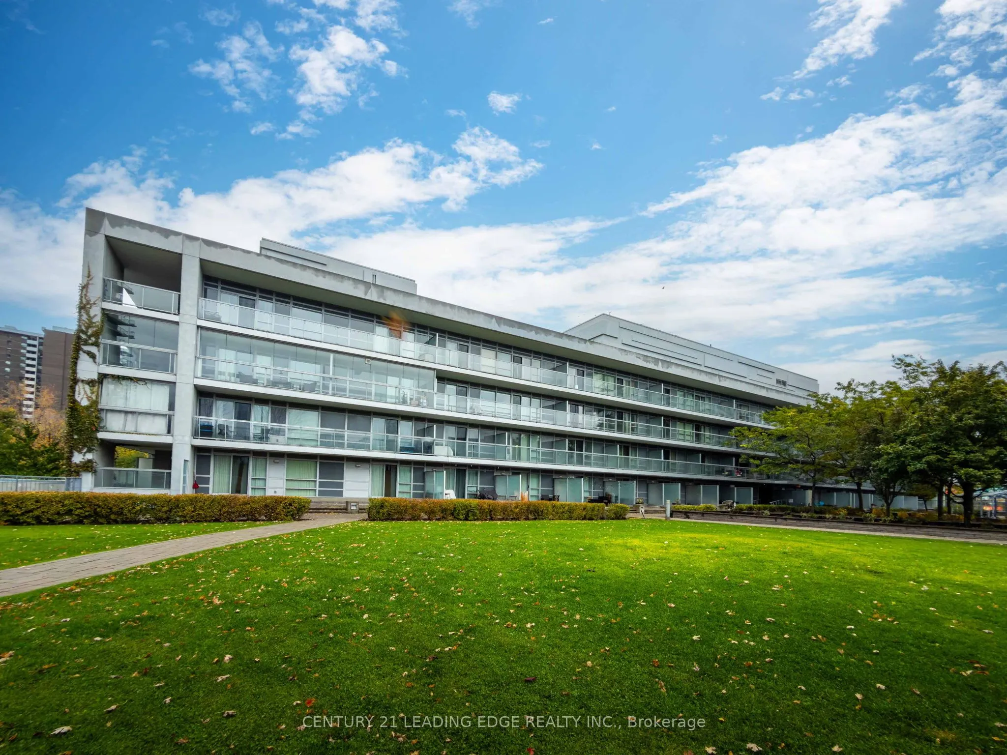 2035 Sheppard Avenue E, #216