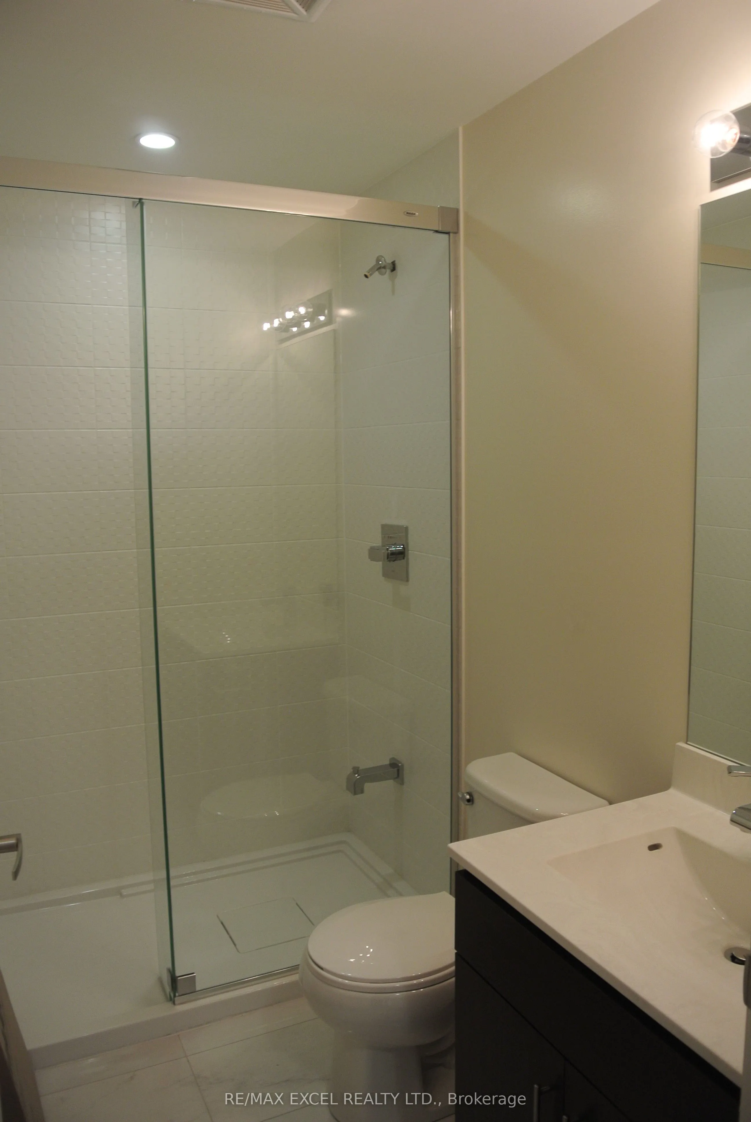 68 Canterbury Place, #1105