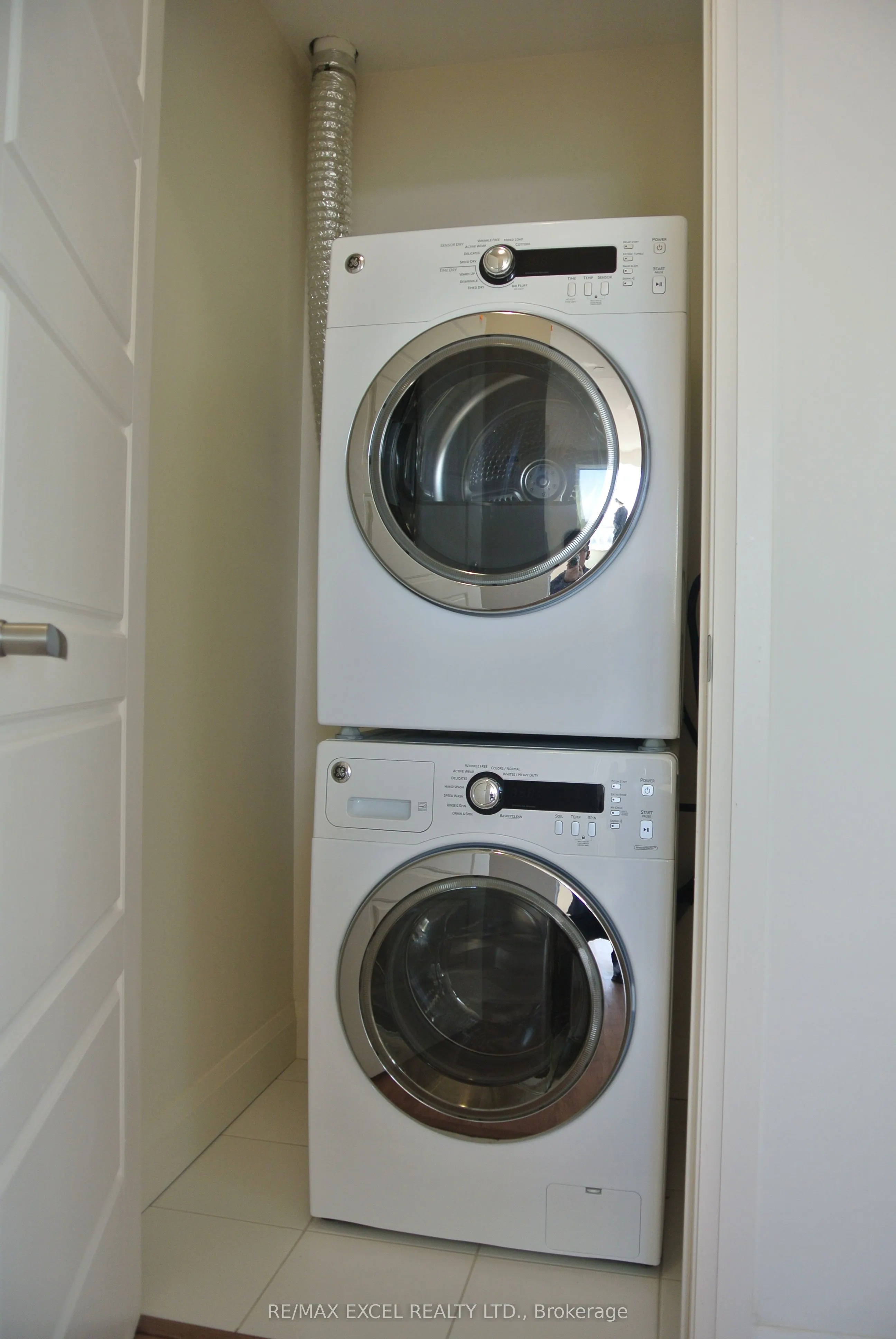 68 Canterbury Place, #1105