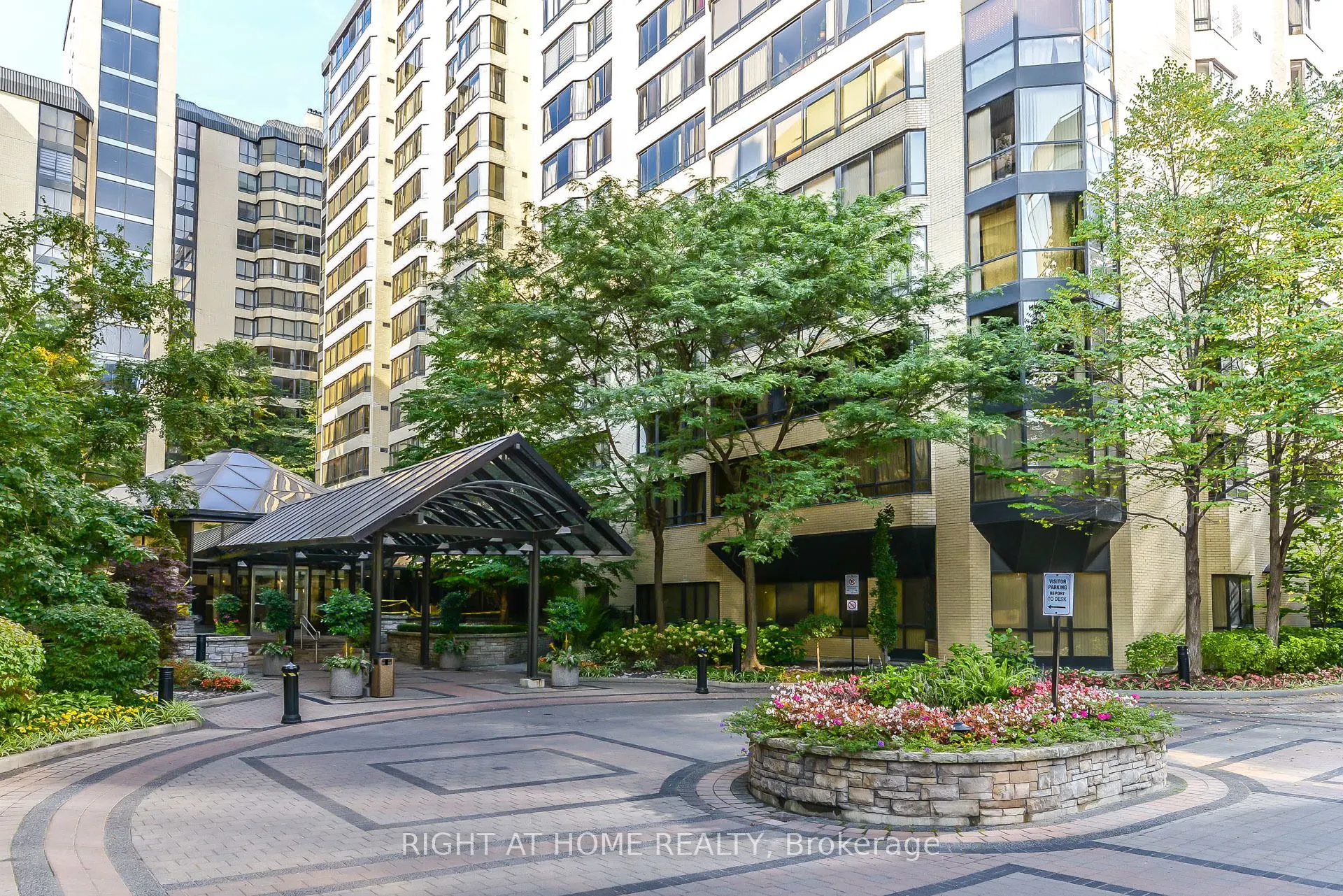 280 Simcoe Street, #506