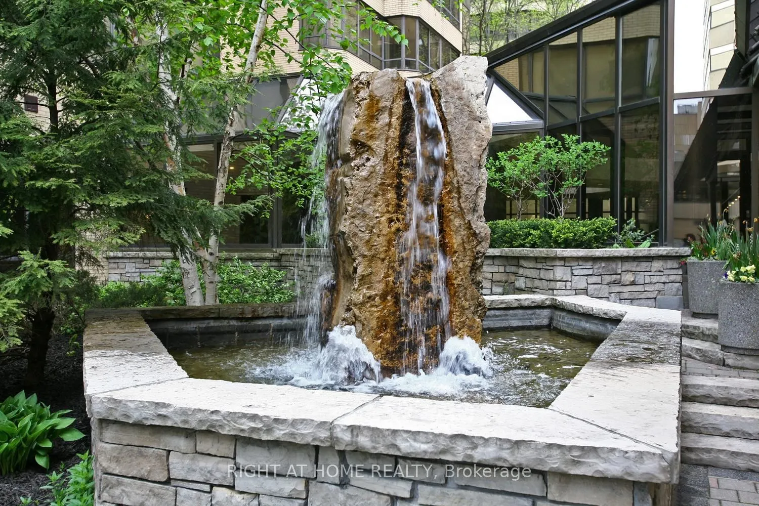 280 Simcoe Street, #506