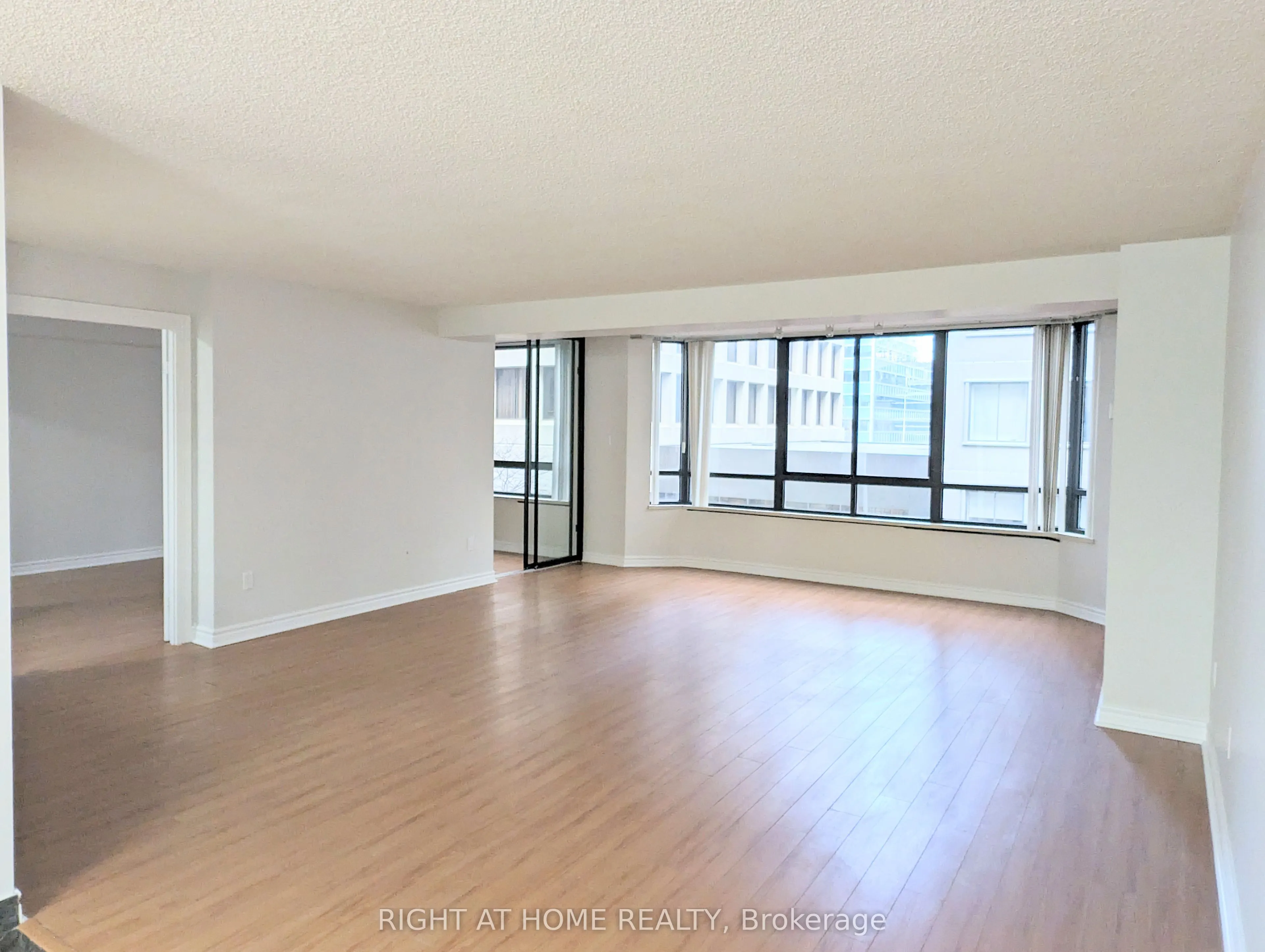 280 Simcoe Street, #506