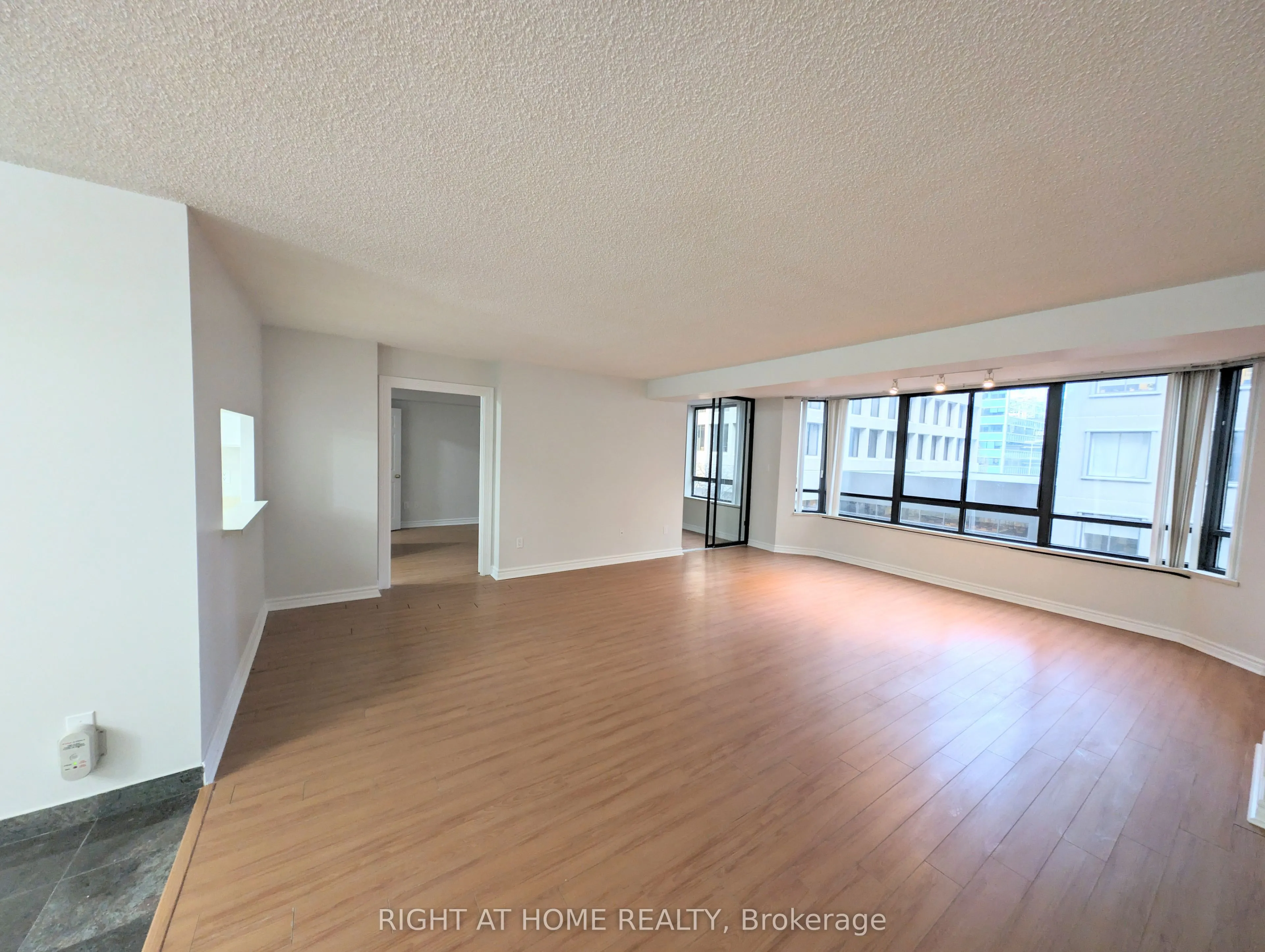 280 Simcoe Street, #506