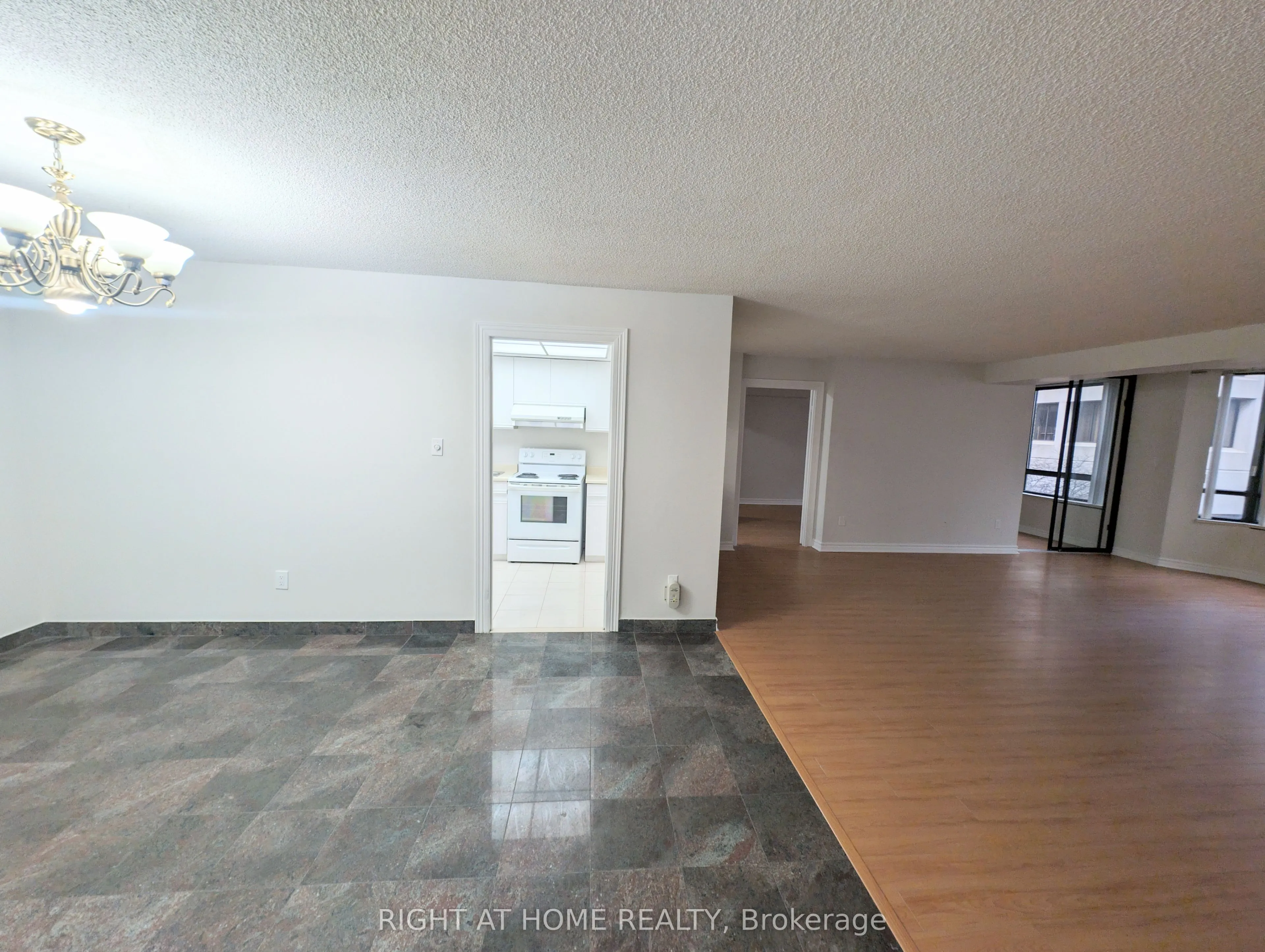 280 Simcoe Street, #506