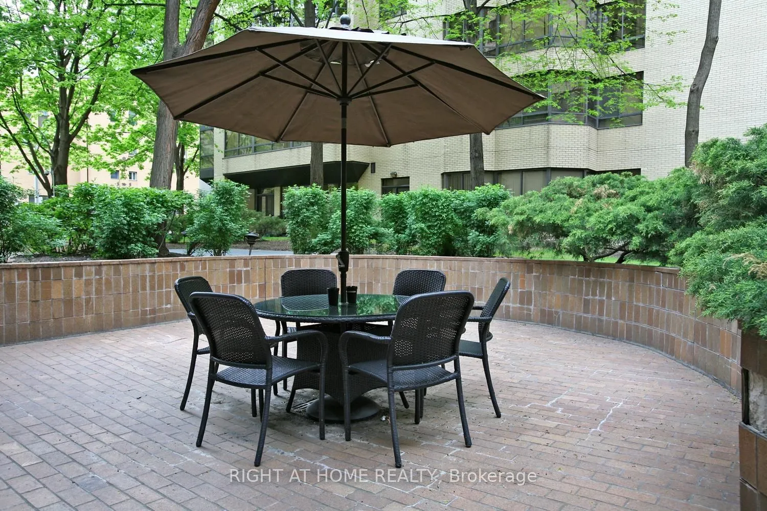 280 Simcoe Street, #506