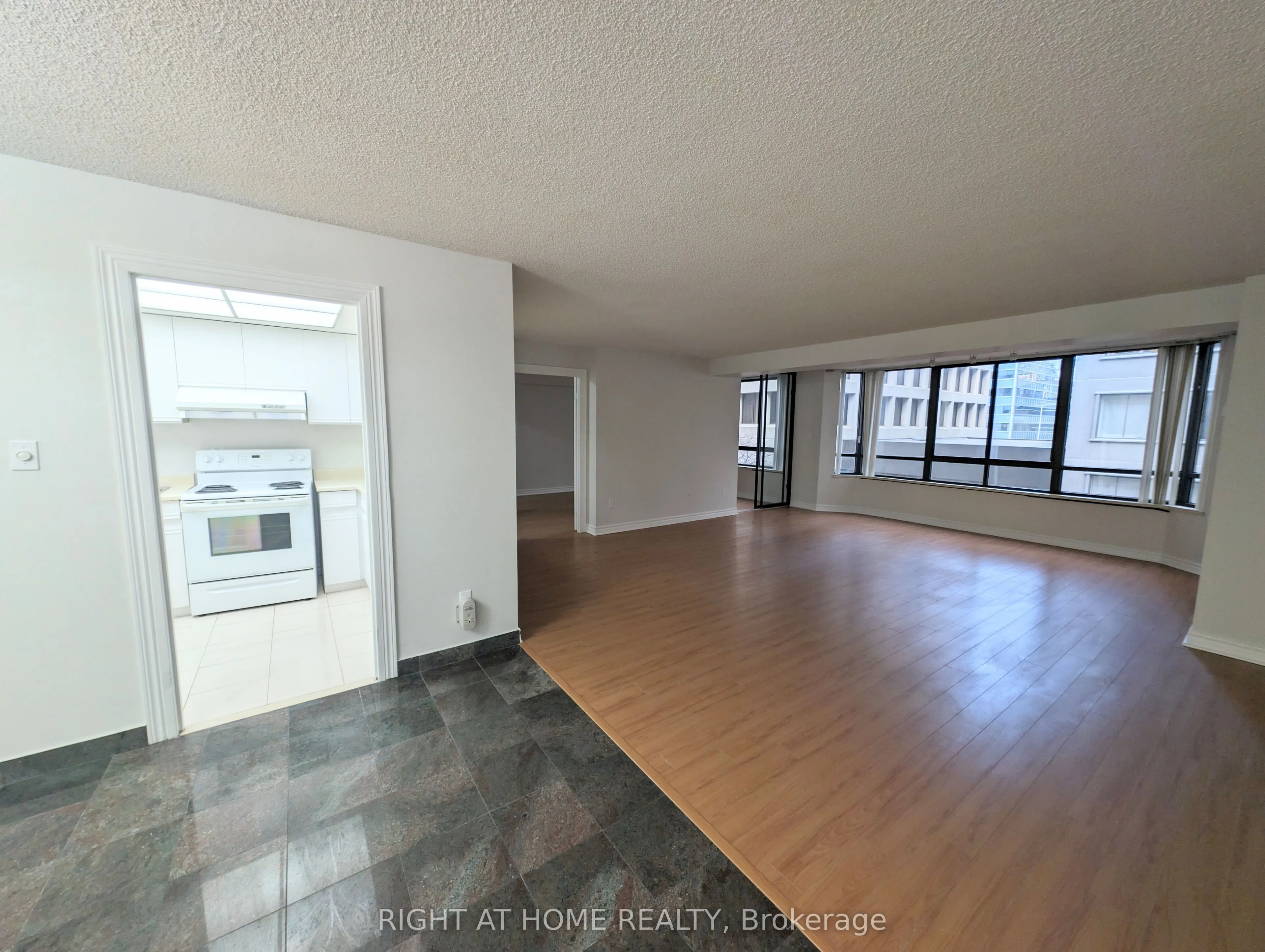 280 Simcoe Street, #506