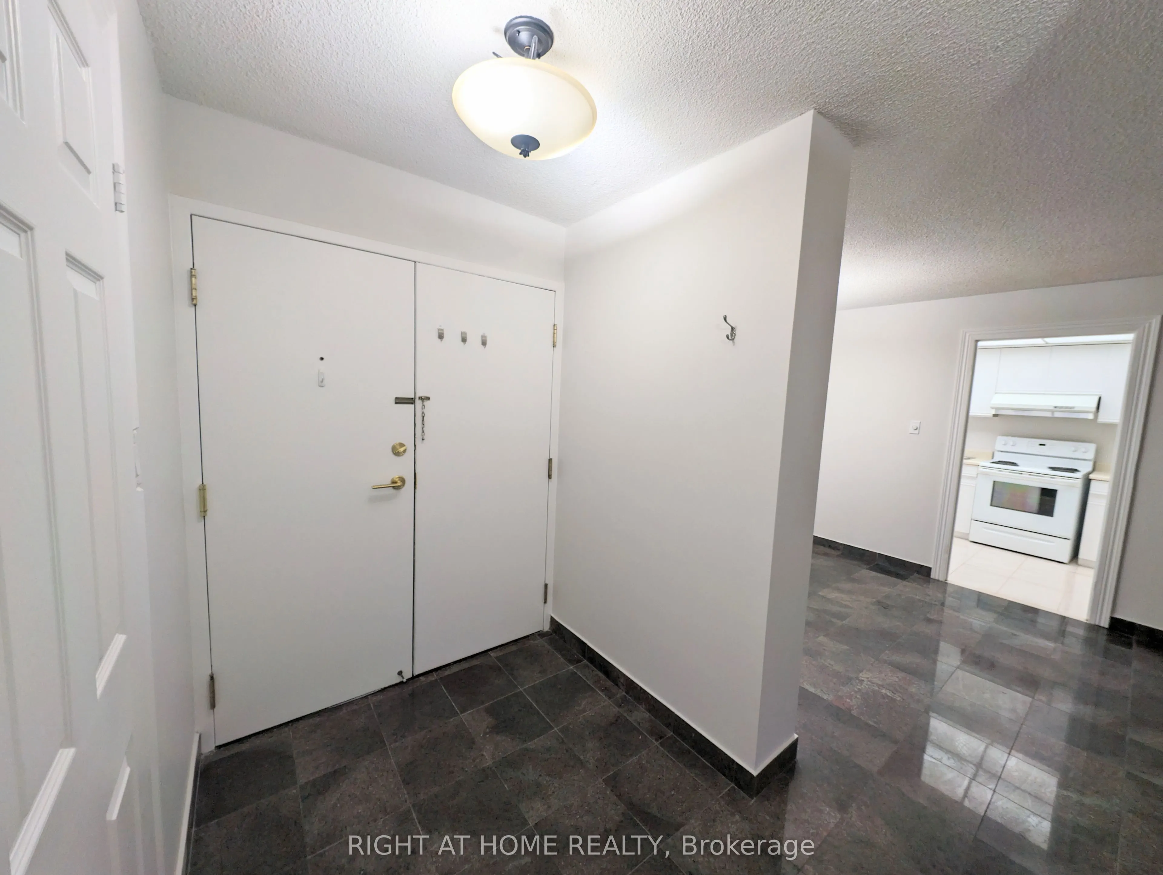 280 Simcoe Street, #506