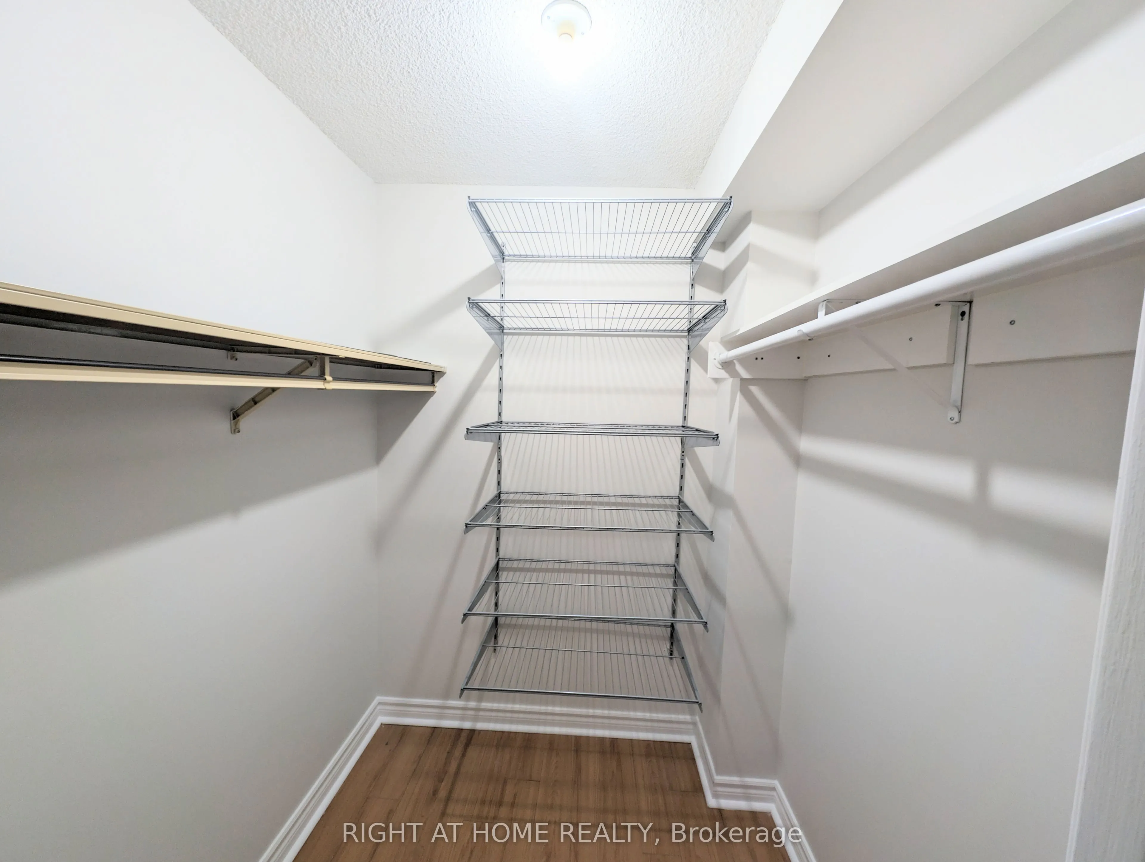 280 Simcoe Street, #506