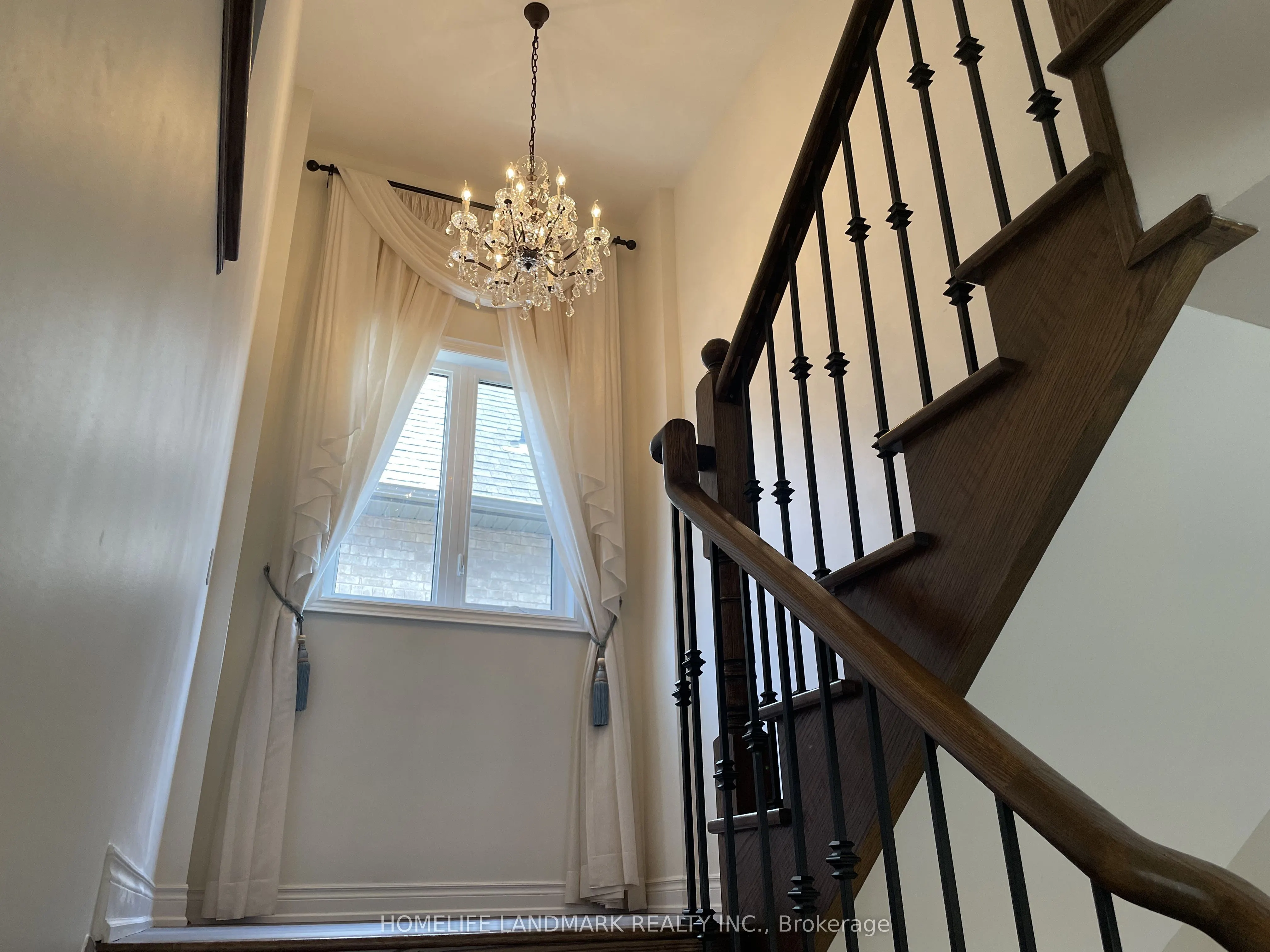 35 Queen Magdalene Place