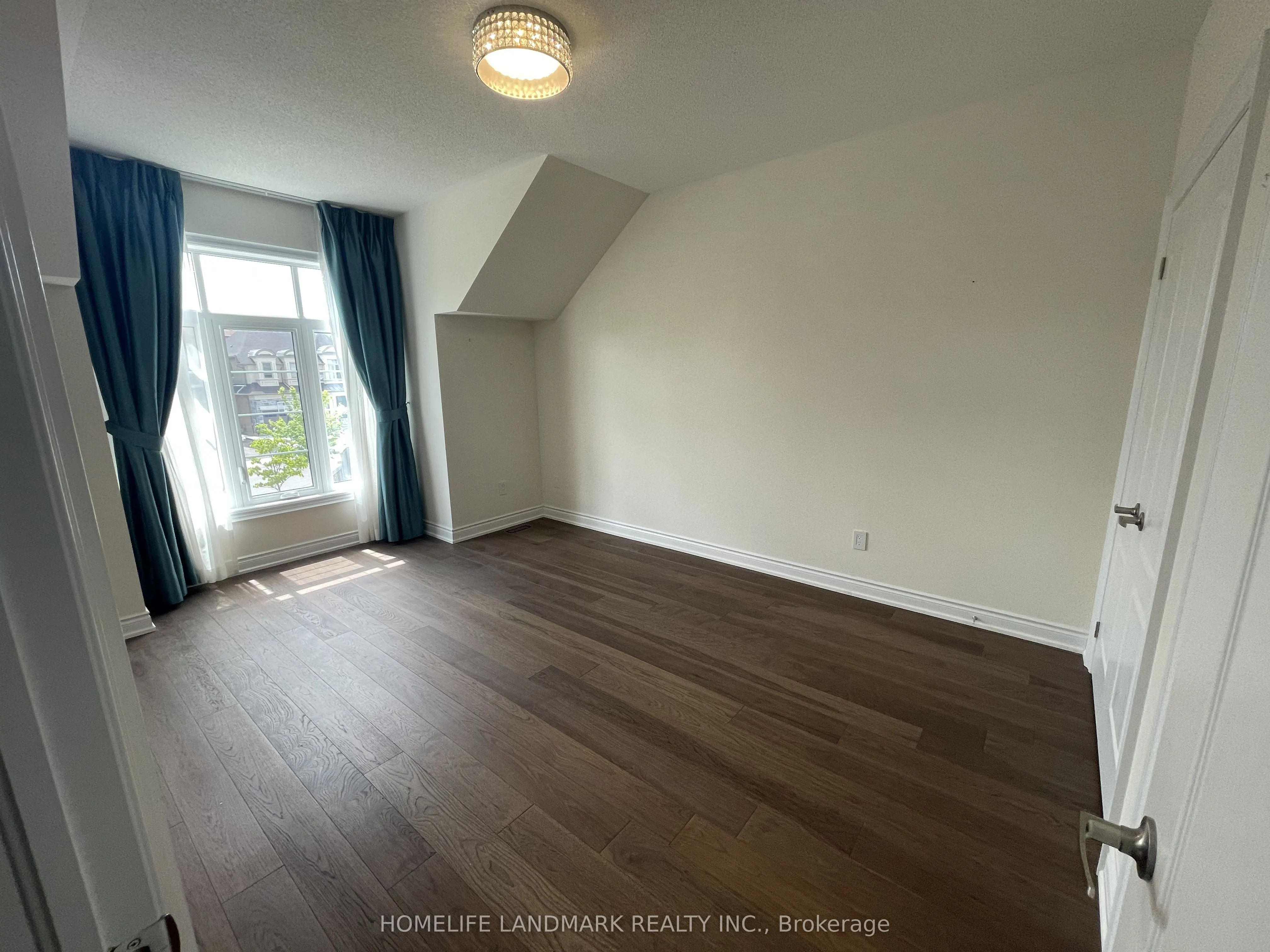 35 Queen Magdalene Place