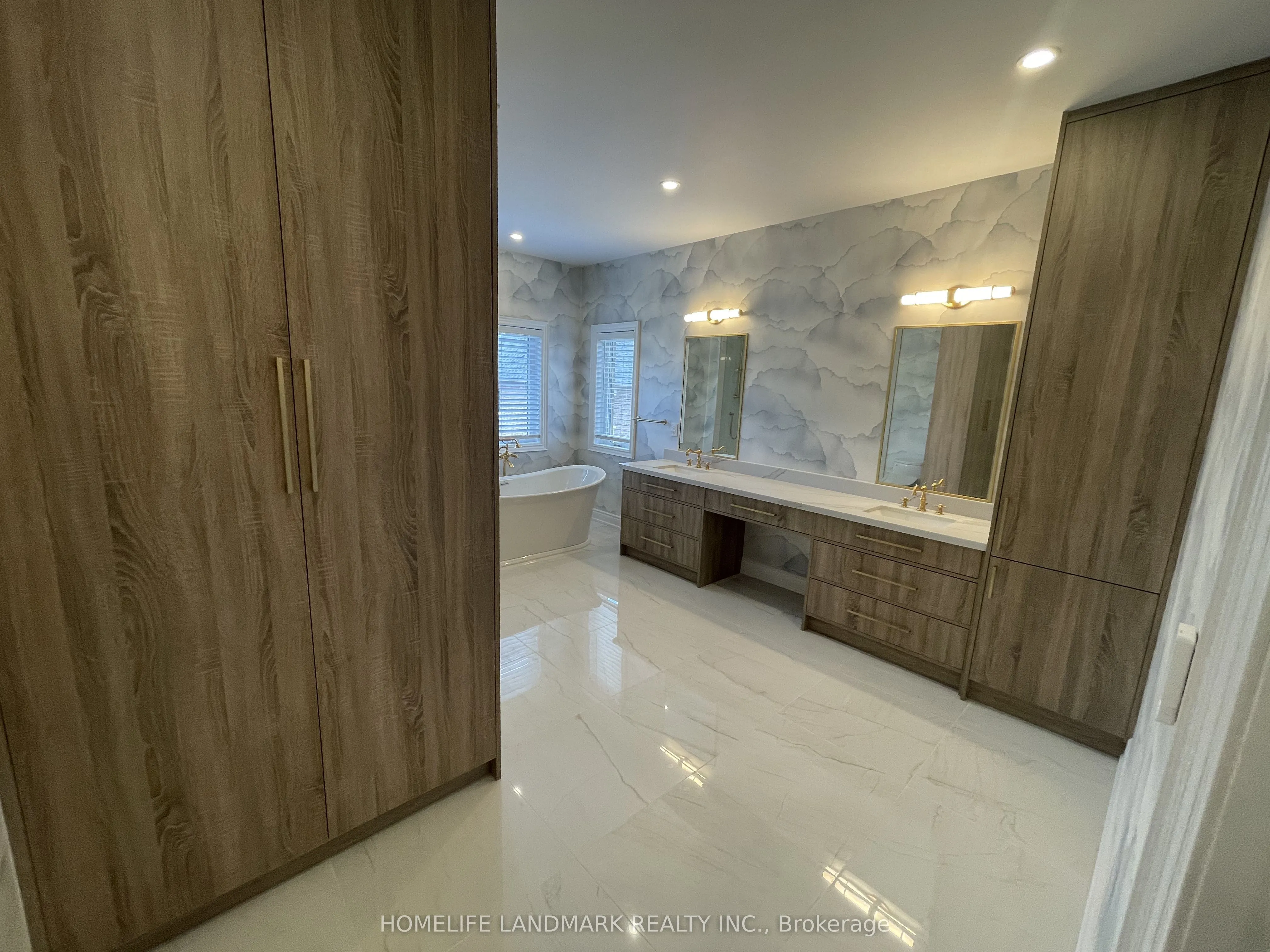 35 Queen Magdalene Place