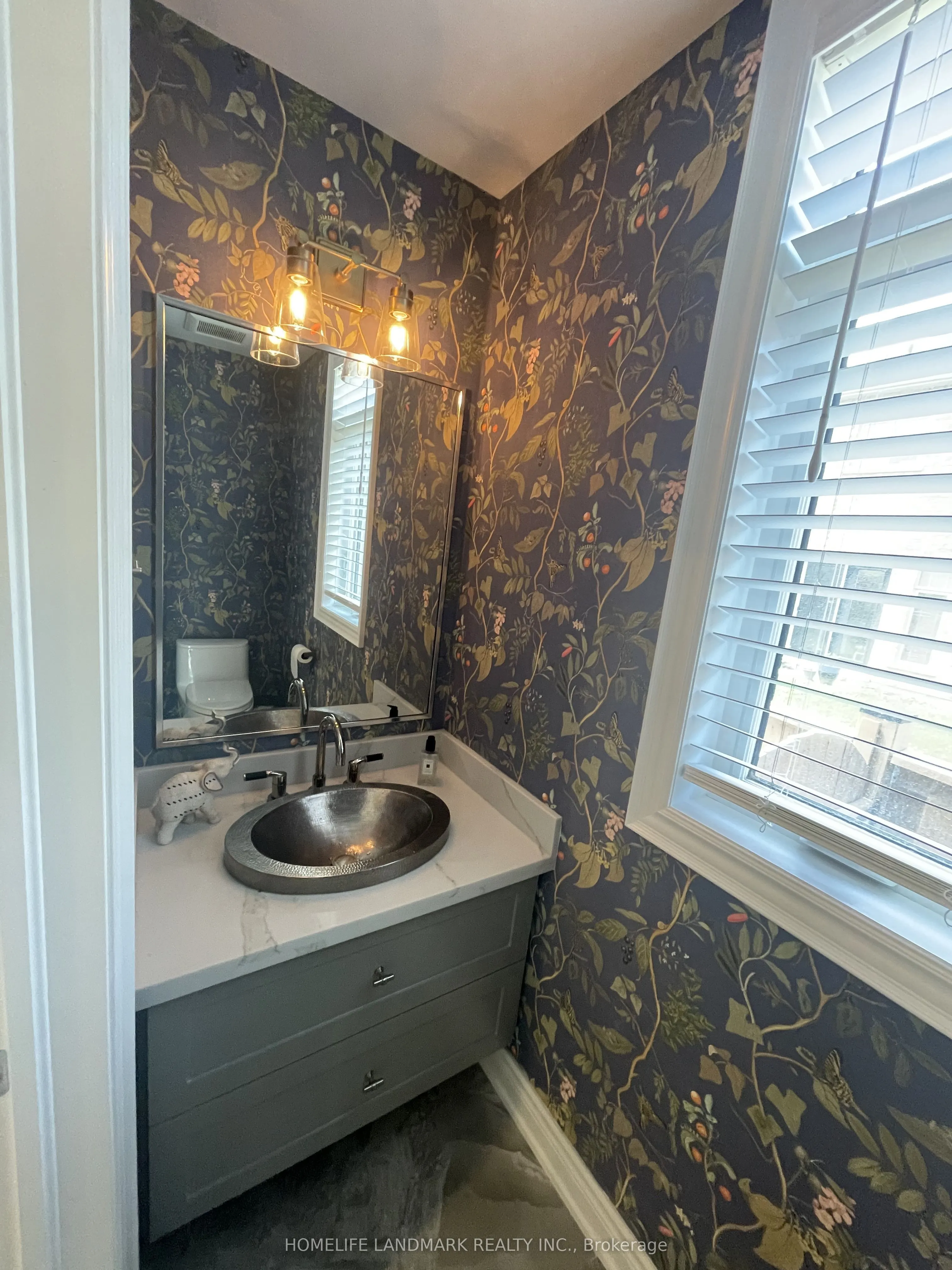 35 Queen Magdalene Place