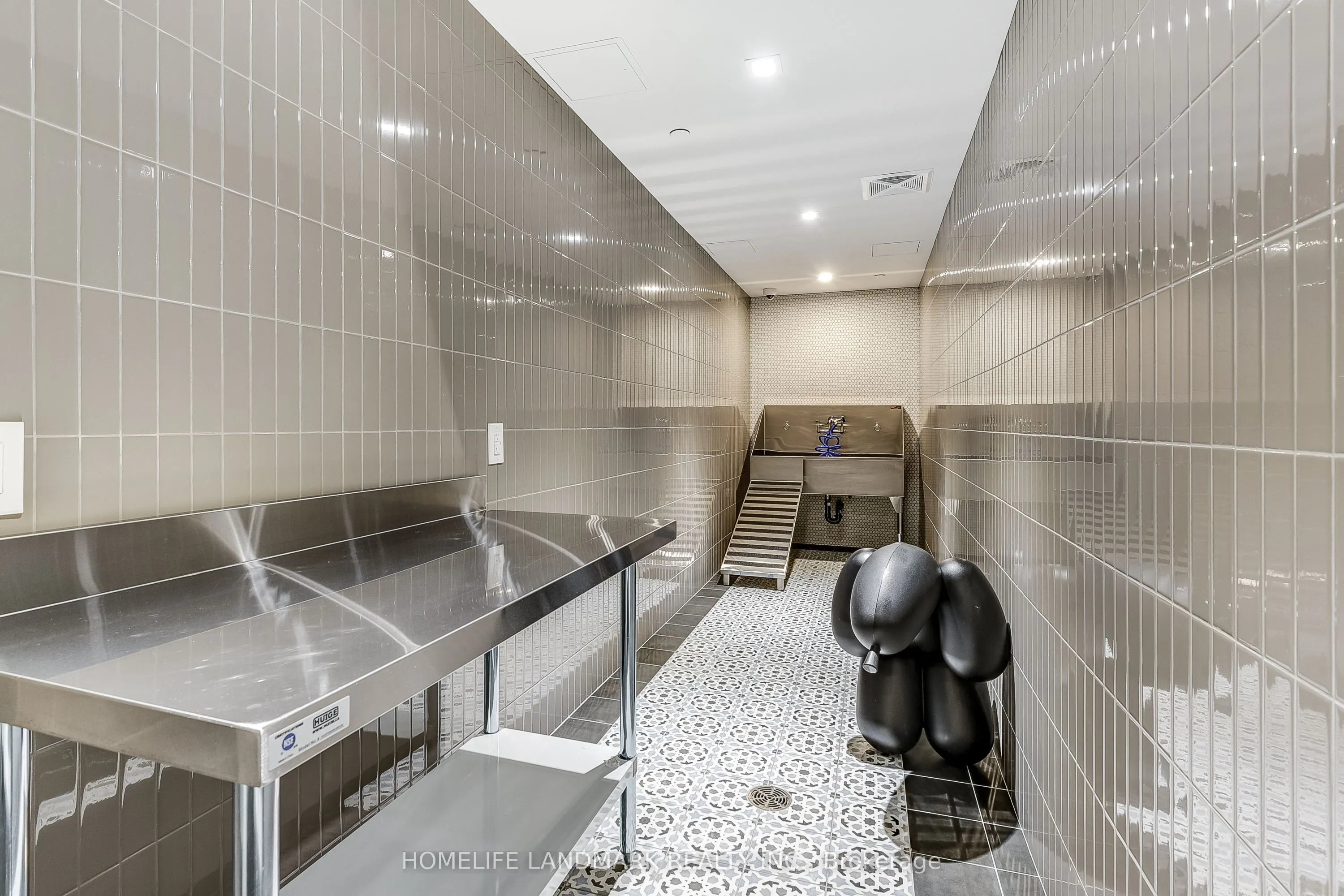 28 Widmer Street, #4627