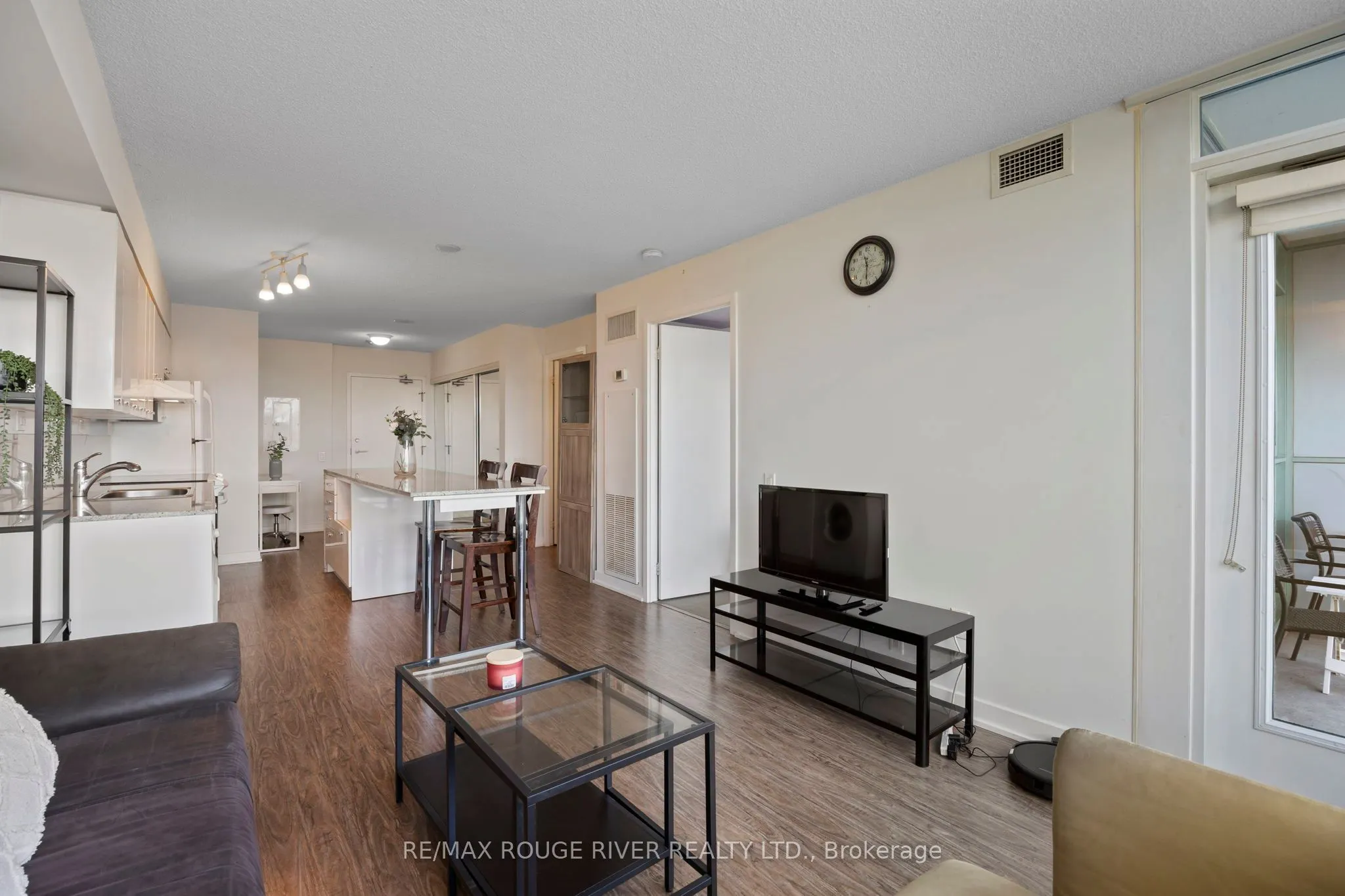 15 Singer Court, #305