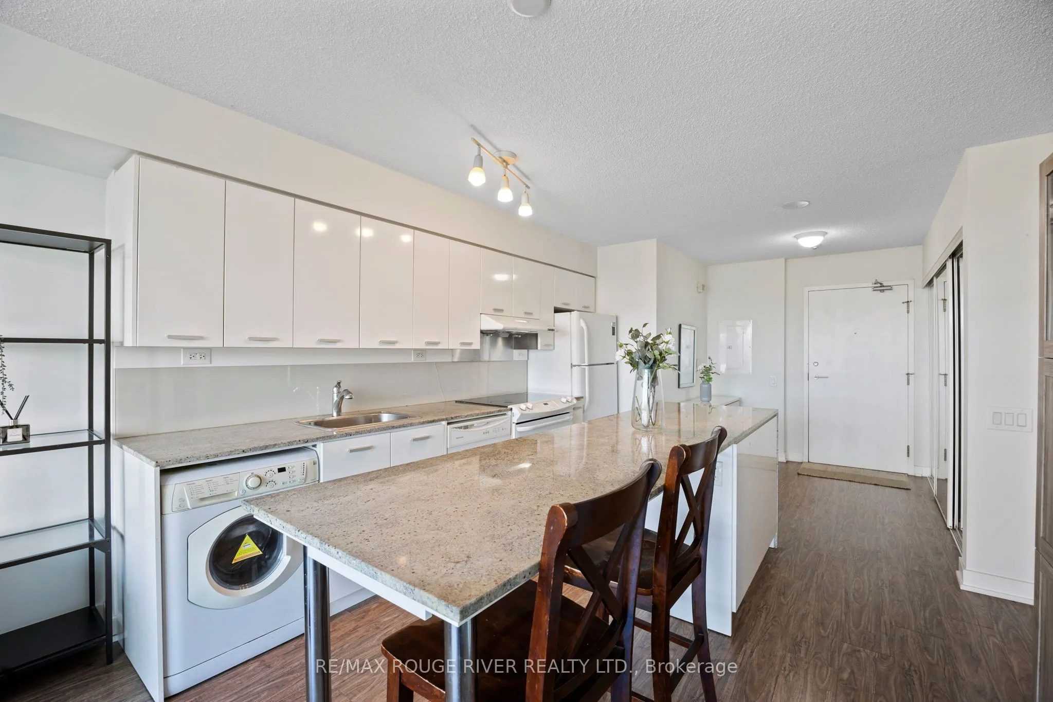 15 Singer Court, #305