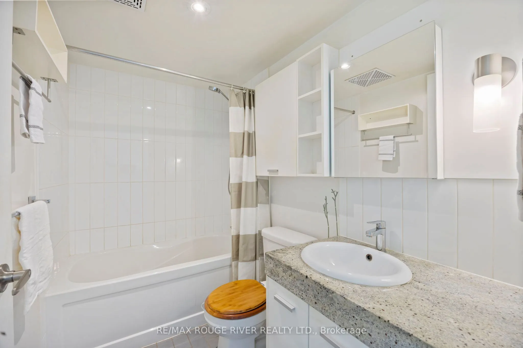 15 Singer Court, #305