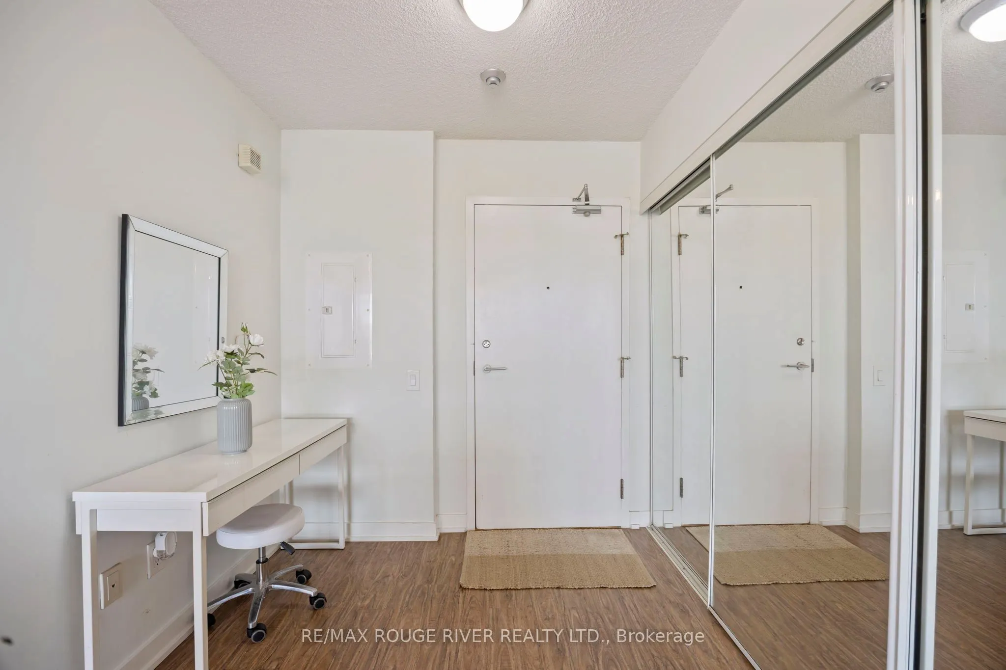 15 Singer Court, #305